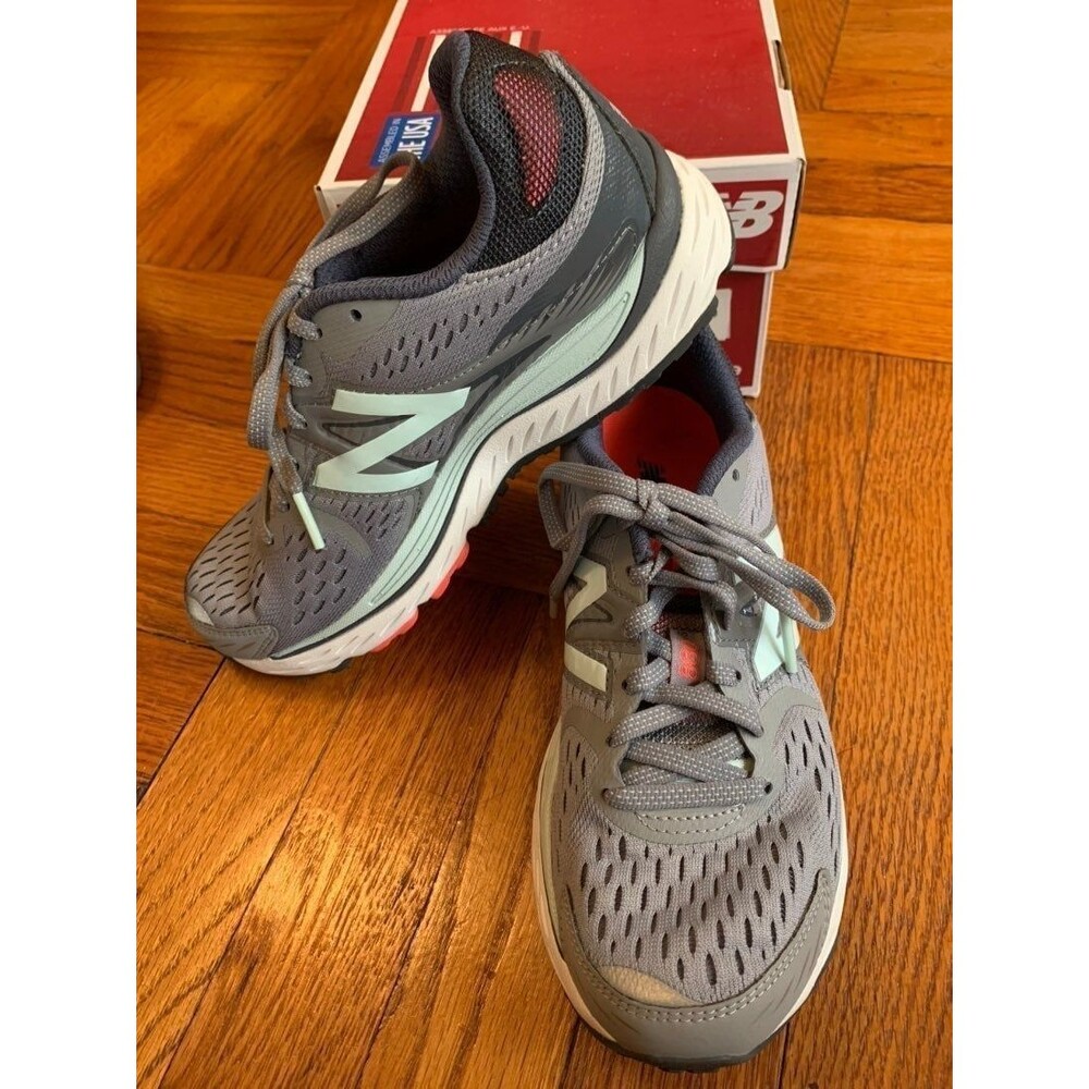 New Balance 880 v6 size 5 1/2